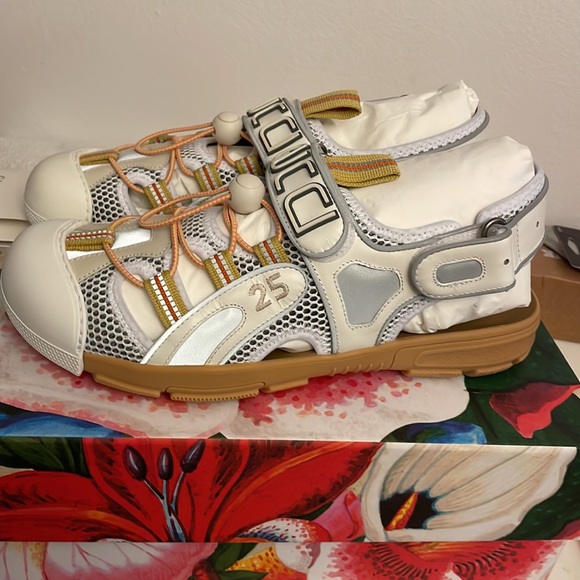 NIB Gucci sandals size 8. - Picture 6 of 11